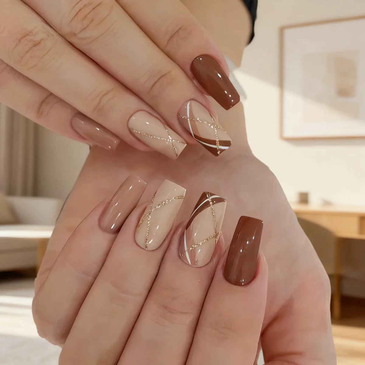 24pcs Retro Brown Square False Nails – Glitter Lines