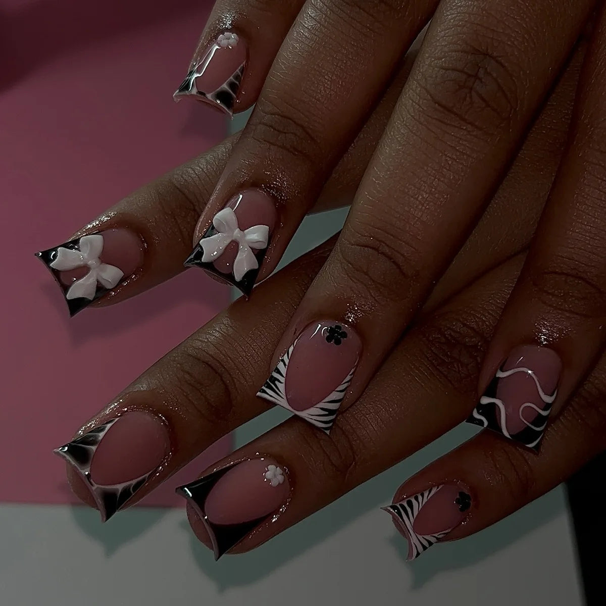 24pcs Short Square Press-On Nails with Flower Rhinestones