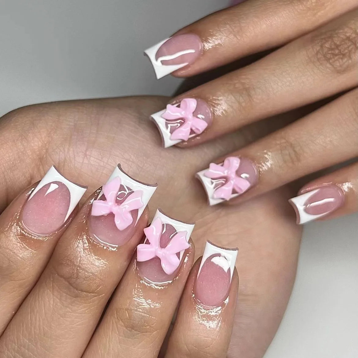 24pcs Short Square Press-On Nails with Flower Rhinestones