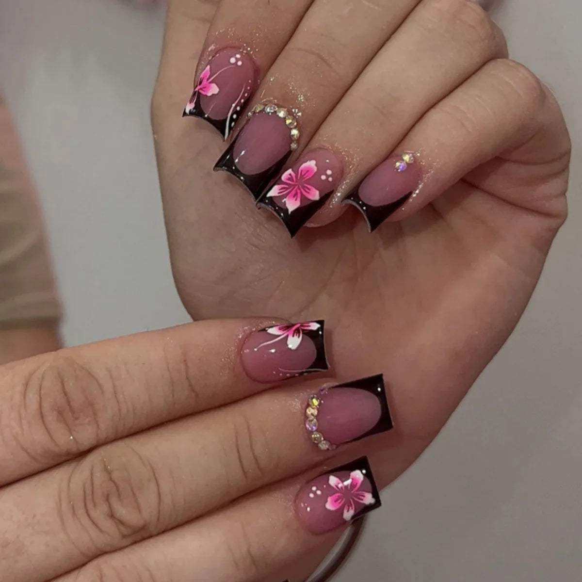 24pcs Short Square Press-On Nails with Flower Rhinestones