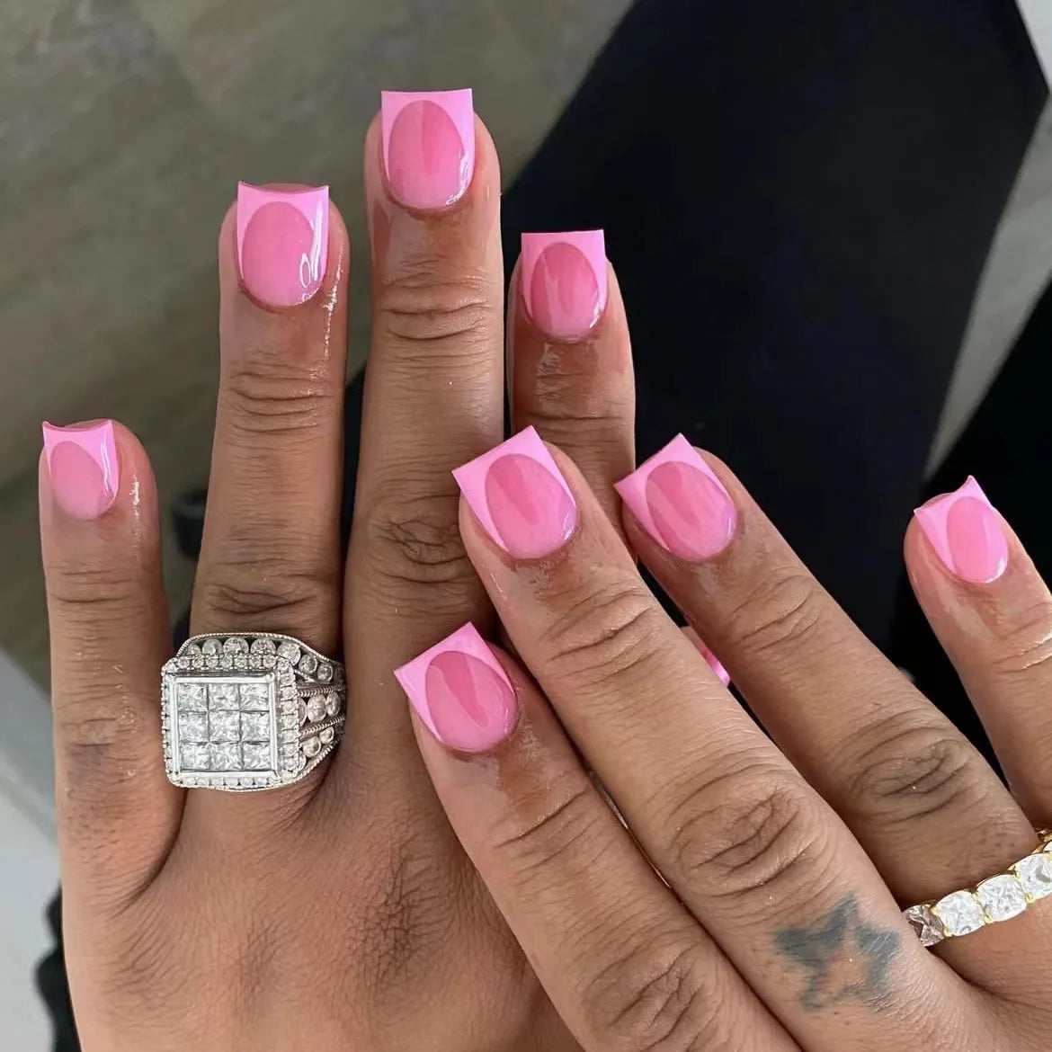 24pcs Short Square Press-On Nails with Flower Rhinestones